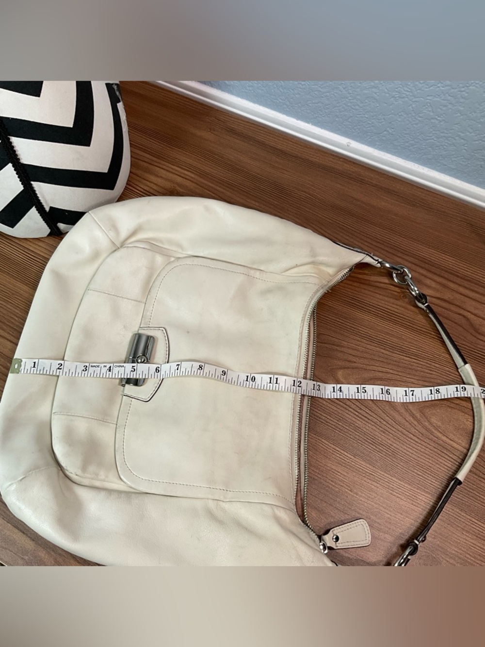 Vintage Coach Leather Hobo Shoulder Bag Cream Ivory Turnlock Purse - Picture 10 of 13